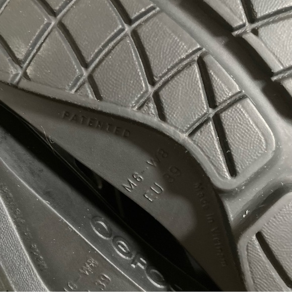 OOFOS Oocandoo Black Outdoors Sandals - Picture 14 of 14